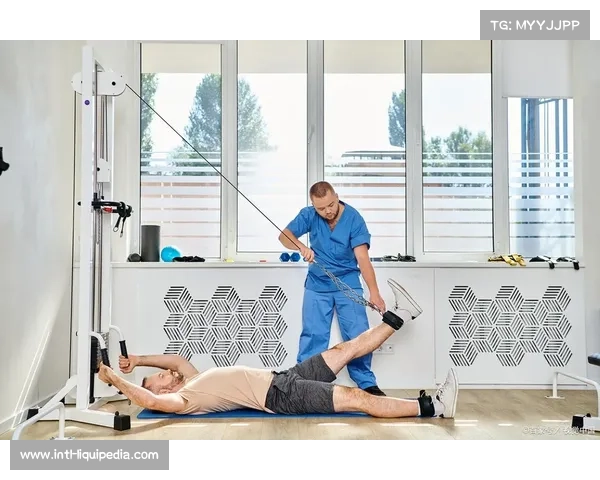 足球俱乐部理疗师工作日常：应对肌肉伤病预防与康复挑战